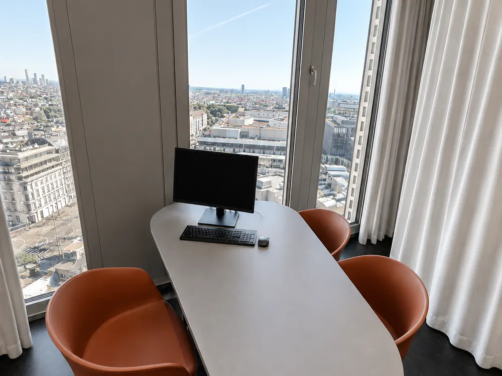 Besprechungstisch mit Ausblick
