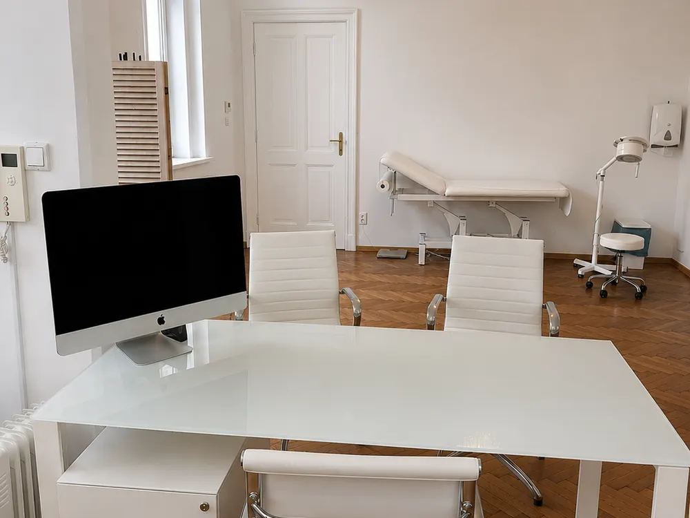Schreibtisch in Raum Manner