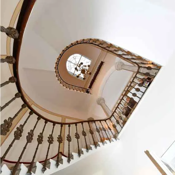 Wendeltreppe der Villa Demel von unten